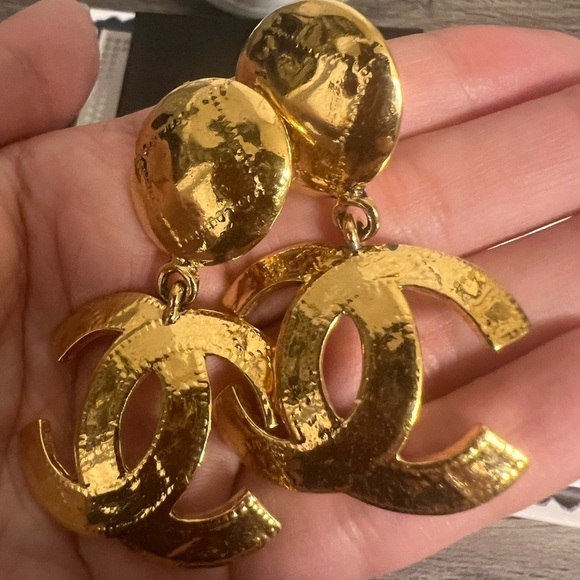 RARE Statement Large 24K Gold Plated Chanel Vintage Dangle Earrings - Picture 4 of 10